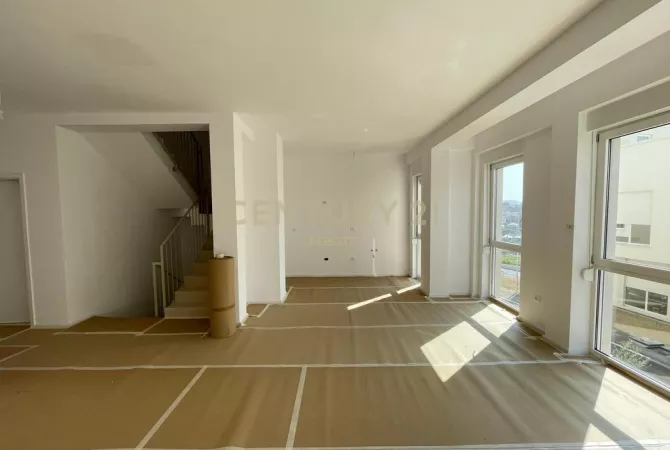 Shtepi me qera Vila Luksoze ne Tirane, 4+1, Mobilimi Bosh, pa mobiluar, Pagesa 1,800  Euro.