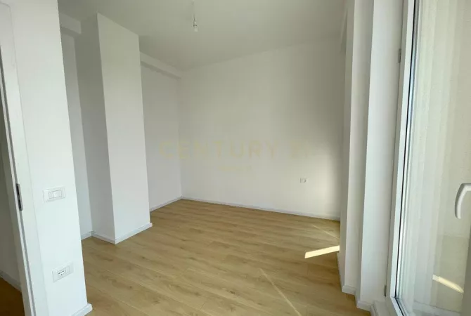 Shtepi me qera Vila Luksoze ne Tirane, 4+1, Mobilimi Bosh, pa mobiluar, Pagesa 1,800  Euro.
