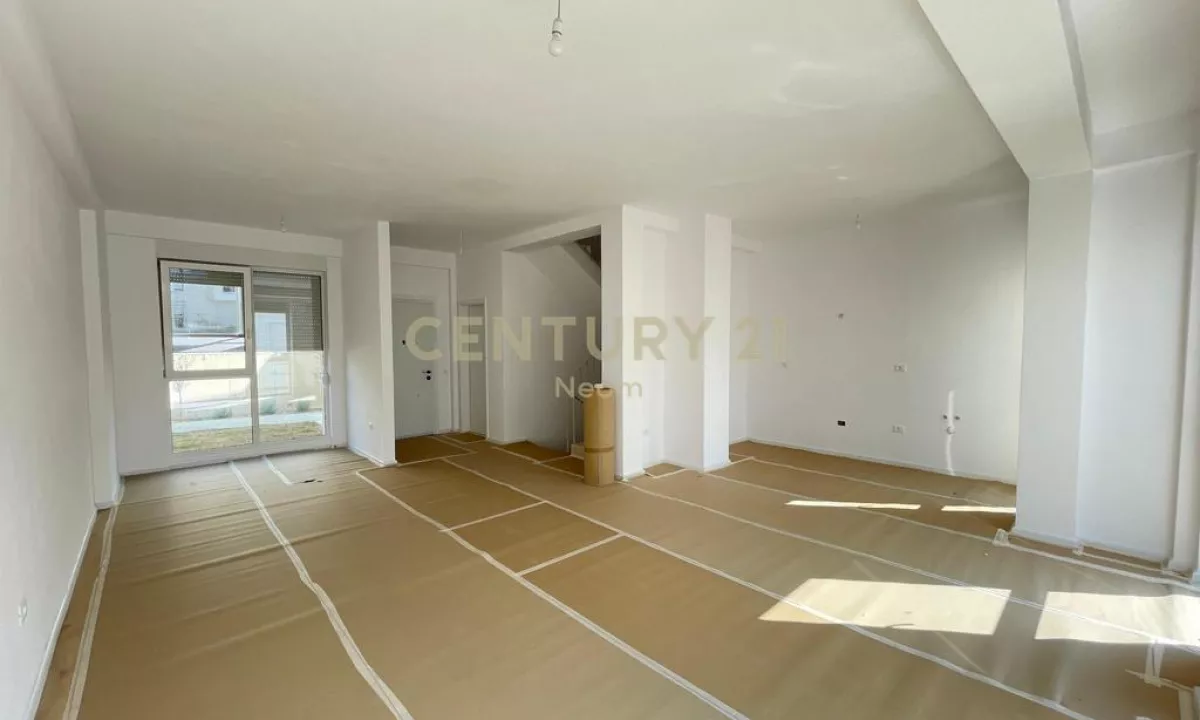 Shtepi me qera Vila Luksoze ne Tirane, 4+1, Mobilimi Bosh, pa mobiluar, Pagesa 1,800  Euro.