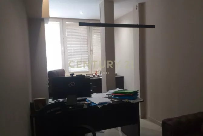 Business Property for Rent 3+1 in Tirana - 600 Euro