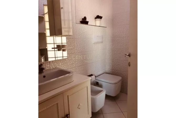 QIRA, APARAMENT 3+1 ME POST PARKIMI, LIQENI I THATE! Neom114010