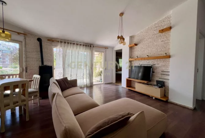 Appartamento in affitto a Tirana 2+1, Arredato