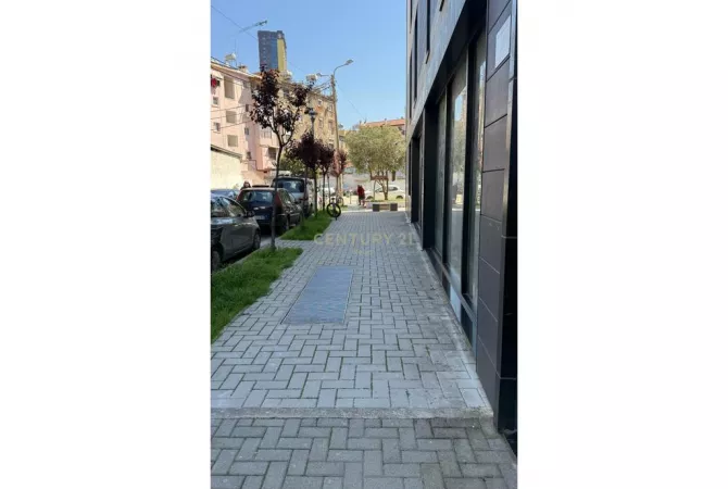 Ambient komercial per Qira ne Rruga e Kavajes, Tirane Neom113182