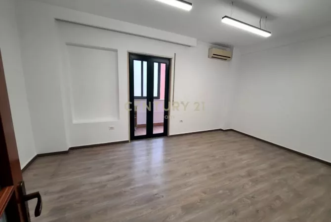 Business Property for Rent 3+1 in Tirana - 800 Euro