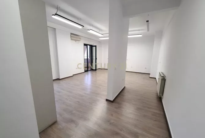 Business Property for Rent 3+1 in Tirana - 800 Euro