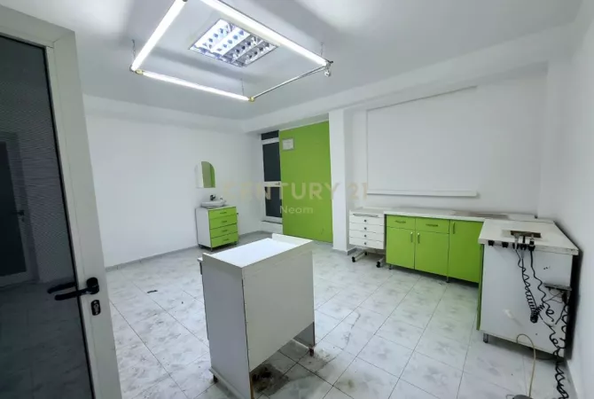 Business Property for Rent 3+1 in Tirana - 300 Euro