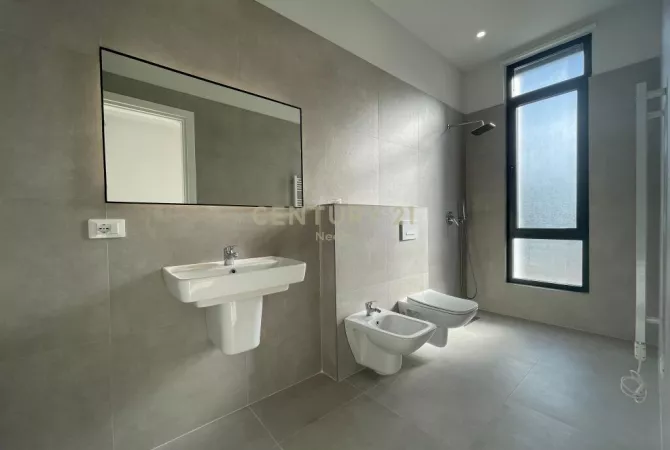 QIRA, AMBIENT PER ZYRA ME POST PARKIMI, ISH-DOGANA! Neom107148