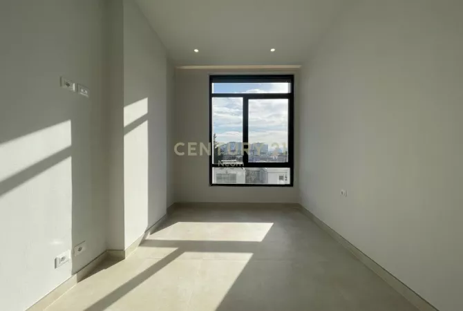 QIRA, AMBIENT PER ZYRA ME POST PARKIMI, ISH-DOGANA! Neom107148