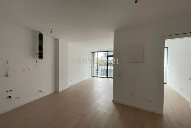 QIRA, AMBIENT PER ZYRA + POST PARKIMI TEK LAKE VIEW! Neom107044