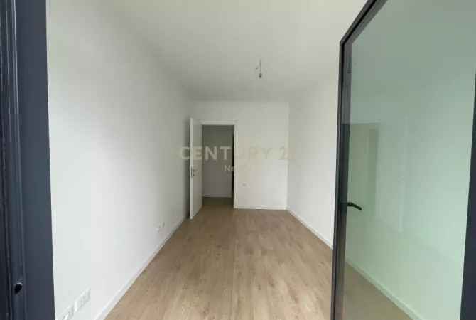 QIRA, AMBIENT PER ZYRA + POST PARKIMI TEK LAKE VIEW! Neom107044