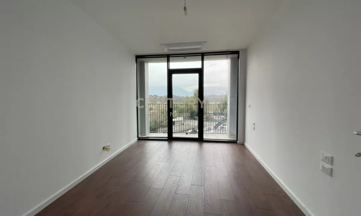 QIRA, AMBIENT PER ZYRA + POST PARKIMI TEK REZIDENCA LAKE VIEW! Neom107042