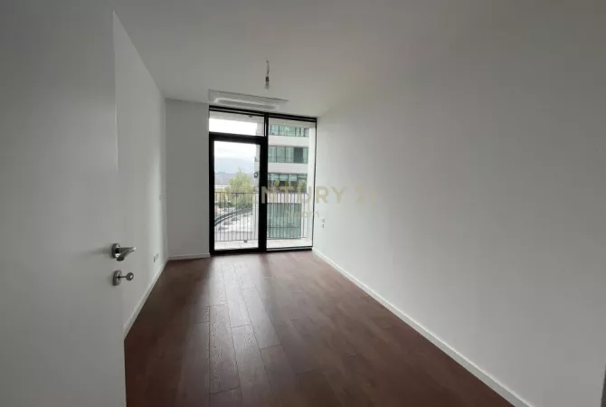 QIRA, AMBIENT PER ZYRA + POST PARKIMI TEK REZIDENCA LAKE VIEW! Neom107042