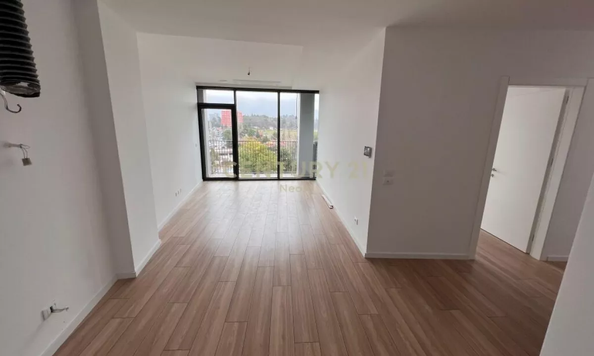 QIRA, AMBIENT PER ZYRA + POST PARKIMI TEK LAKE VIEW! Neom107040