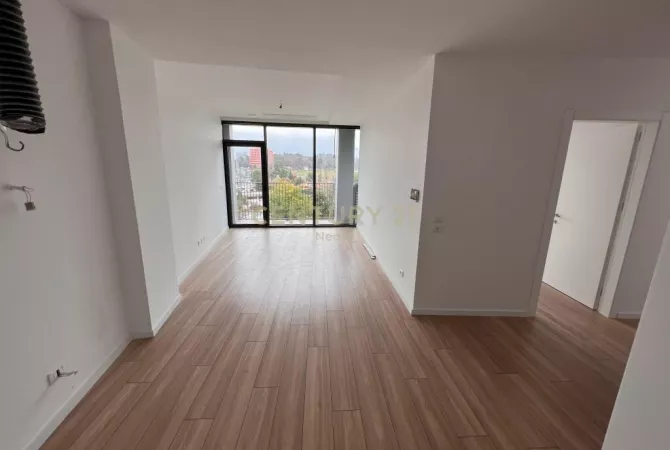 QIRA, AMBIENT PER ZYRA + POST PARKIMI TEK LAKE VIEW! Neom107040