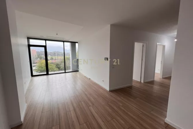 QIRA, AMBIENT PER ZYRA + POST PARKIMI TEK LAKE VIEW! Neom107040