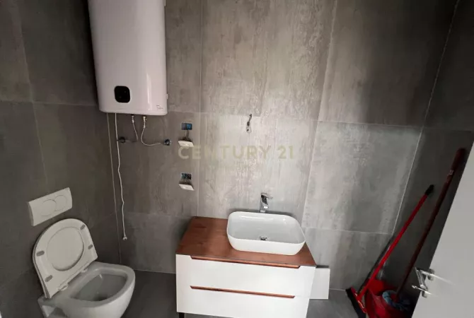 QIRA, AMBIENT PER ZYRA + POST PARKIMI TEK LAKE VIEW! Neom107040