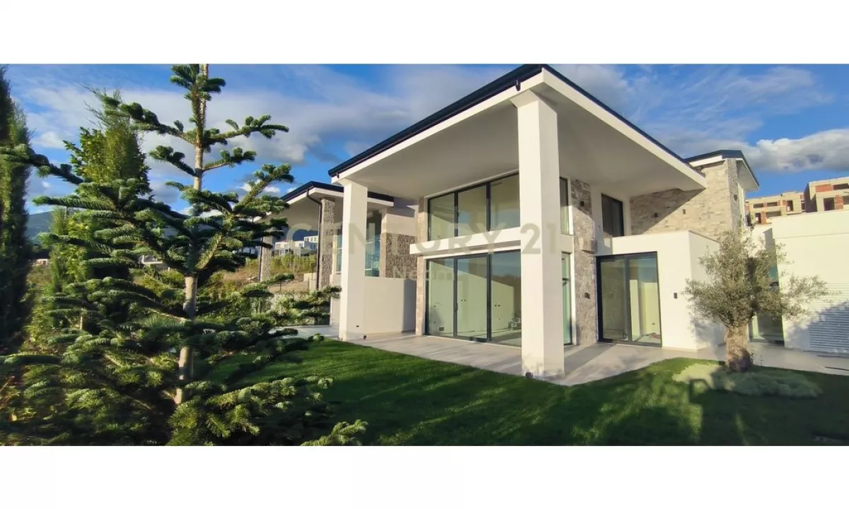 Shtepi ne shitje Vila Luksoze ne Tirane, 5+1, Mobilimi Bosh, pa mobiluar, Pagesa 570,000  Euro.