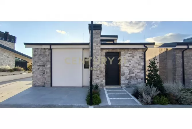 Shtepi ne shitje Vila Luksoze ne Tirane, 5+1, Mobilimi Bosh, pa mobiluar, Pagesa 570,000  Euro.