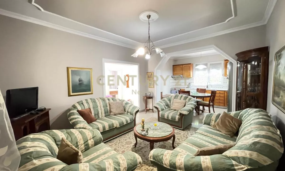 Shtepi ne shitje Apartament ne Tirane, 4+1, Mobilimi E mobiluar, Pagesa 280,000  Euro.