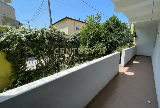 Shtepi ne shitje Apartament ne Tirane, 4+1, Mobilimi E mobiluar, Pagesa 280,000  Euro.