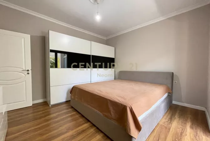 Shtepi ne shitje Apartament ne Tirane, 4+1, Mobilimi E mobiluar, Pagesa 280,000  Euro.