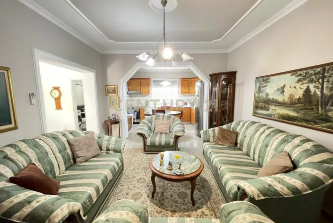 Shtepi ne shitje Apartament ne Tirane, 4+1, Mobilimi E mobiluar, Pagesa 280,000  Euro.