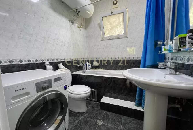 Shtepi ne shitje Apartament ne Tirane, 4+1, Mobilimi E mobiluar, Pagesa 280,000  Euro.