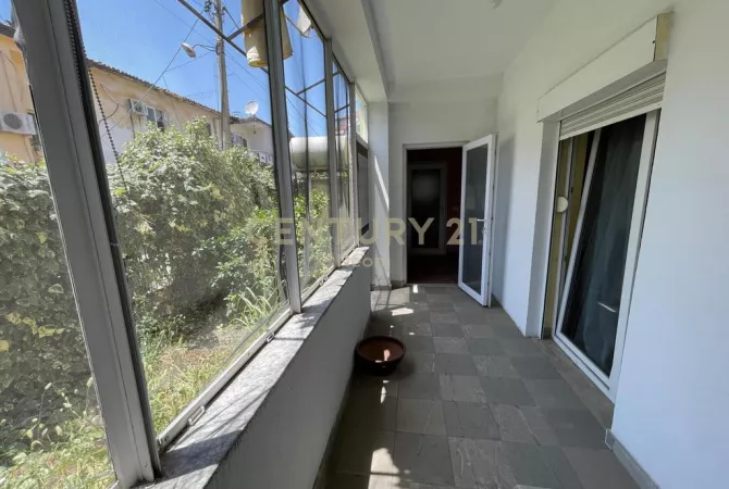 Shtepi ne shitje Apartament ne Tirane, 4+1, Mobilimi E mobiluar, Pagesa 280,000  Euro.