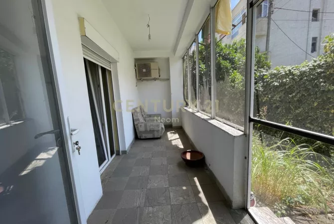 Shtepi ne shitje Apartament ne Tirane, 4+1, Mobilimi E mobiluar, Pagesa 280,000  Euro.