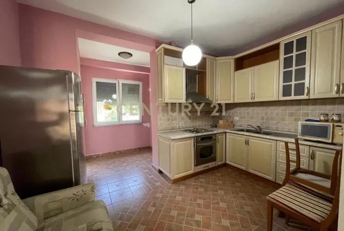 Shtepi ne shitje Apartament ne Tirane, 4+1, Mobilimi E mobiluar, Pagesa 280,000  Euro.