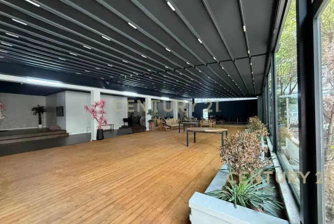 AMBIENT KOMERCIAL PER QIRA - 727 m2, TEK ISH-EKSPOZITA! Neom122436