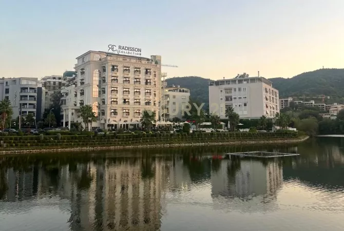 Qira, Penthouse modern 2+1+2 në zonën e Liqenit të Thatë! Neom122246