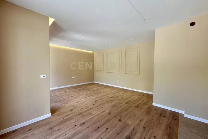 Shtepi ne shitje Apartament ne Tirane, 2+1, Mobilimi Bosh, pa mobiluar, Pagesa 214,000  Euro.