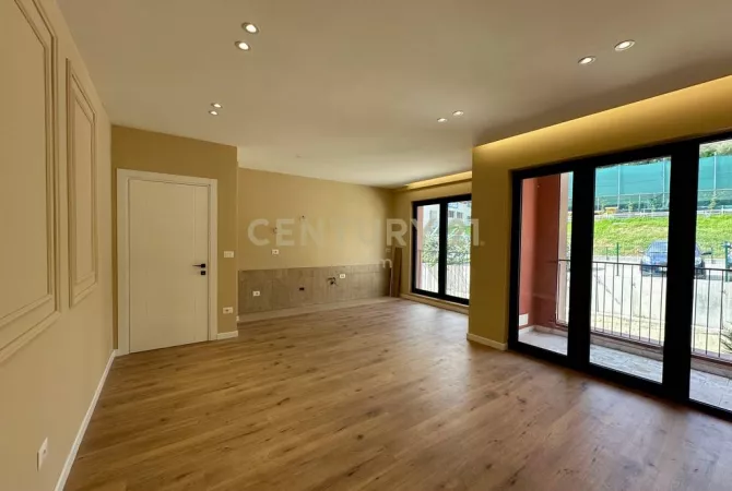 Shtepi ne shitje Apartament ne Tirane, 2+1, Mobilimi Bosh, pa mobiluar, Pagesa 214,000  Euro.