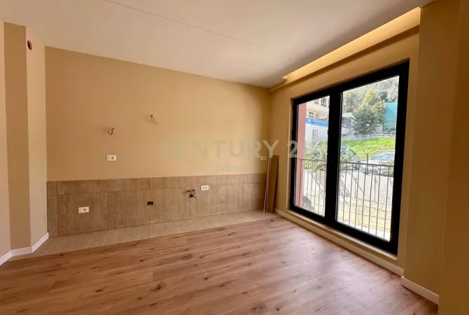 Shtepi ne shitje Apartament ne Tirane, 2+1, Mobilimi Bosh, pa mobiluar, Pagesa 214,000  Euro.