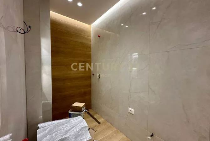 Shtepi ne shitje Apartament ne Tirane, 2+1, Mobilimi Bosh, pa mobiluar, Pagesa 214,000  Euro.