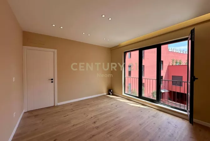 Shtepi ne shitje Apartament ne Tirane, 2+1, Mobilimi Bosh, pa mobiluar, Pagesa 214,000  Euro.