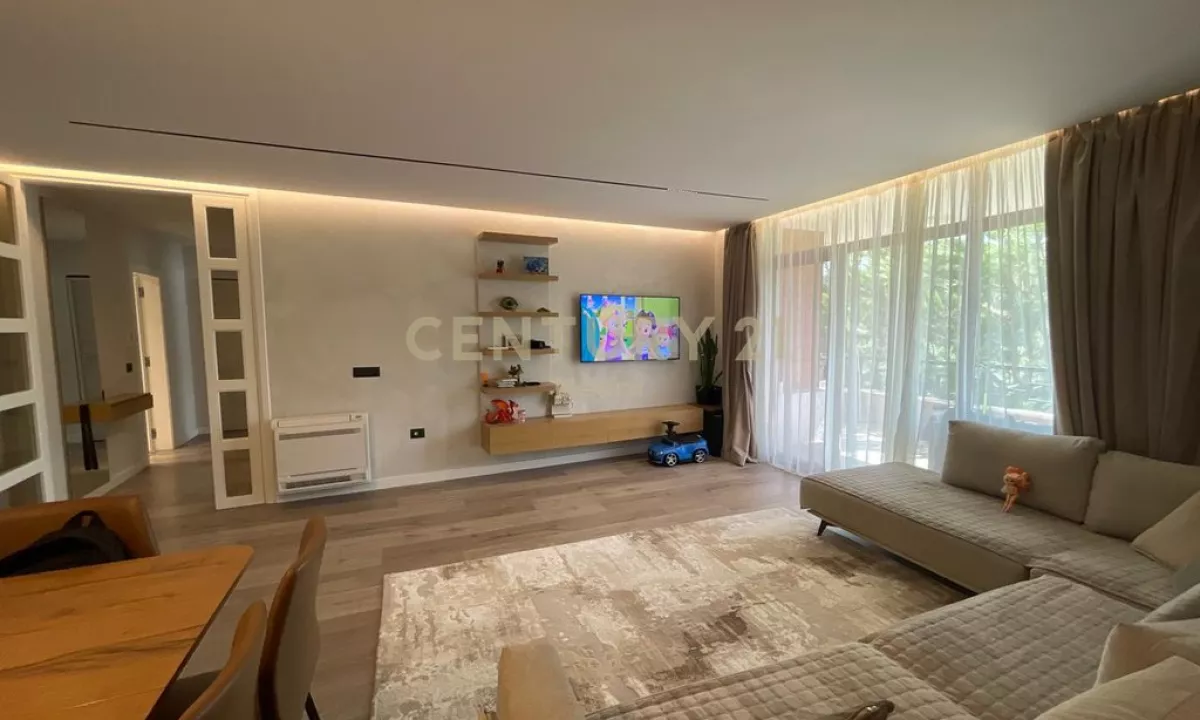 Shtepi ne shitje Apartament ne Tirane, 3+1, Mobilimi E mobiluar, Pagesa 355,000  Euro.