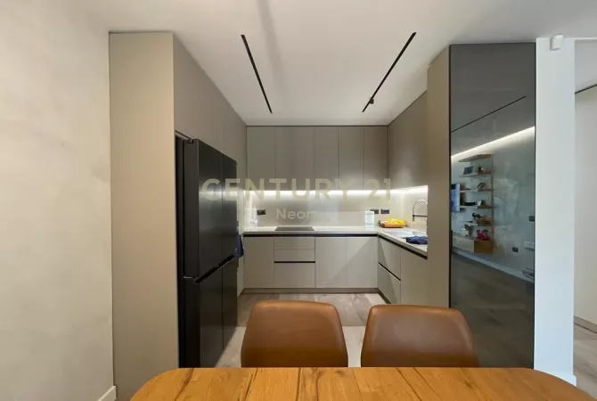 Shtepi ne shitje Apartament ne Tirane, 3+1, Mobilimi E mobiluar, Pagesa 355,000  Euro.