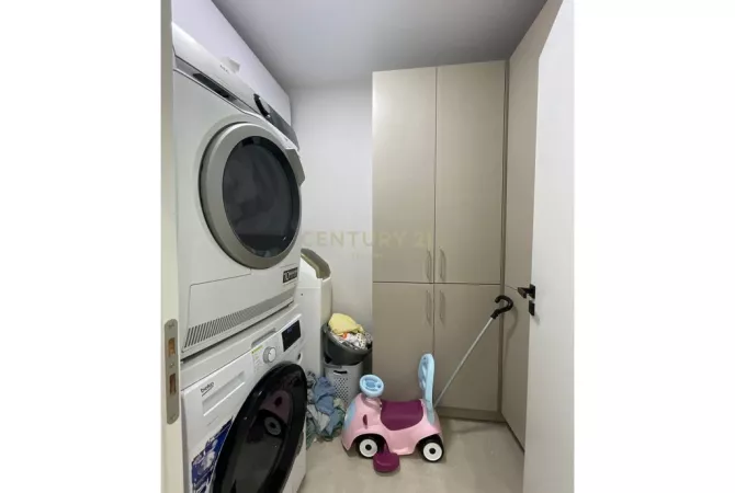 Shtepi ne shitje Apartament ne Tirane, 3+1, Mobilimi E mobiluar, Pagesa 355,000  Euro.