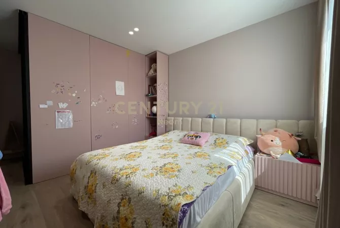 Shtepi ne shitje Apartament ne Tirane, 3+1, Mobilimi E mobiluar, Pagesa 355,000  Euro.