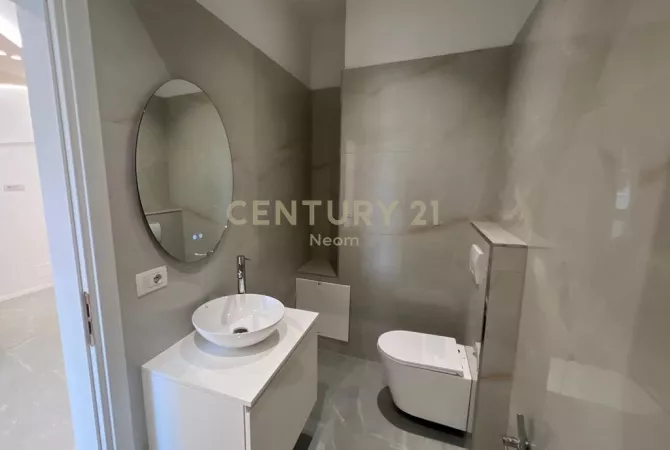 Shitet,Ambjent per klinike,Rr.ish stacioni i trenit(Kompleksi Panorama) Neom119590