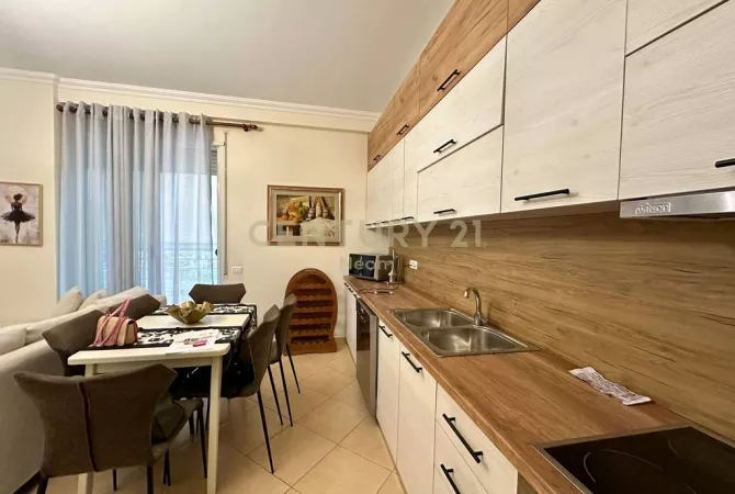 Shtepi me qera Apartament ne Tirane, 3+1, Mobilimi E mobiluar, Pagesa 750  Euro.