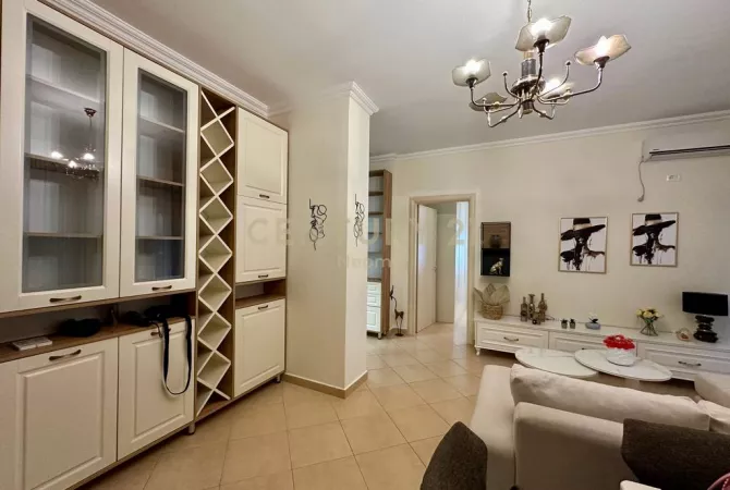 Shtepi me qera Apartament ne Tirane, 3+1, Mobilimi E mobiluar, Pagesa 750  Euro.