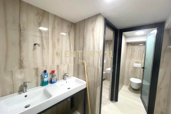 AMBIENT KOMERCIAL PER QIRA - 200m2, NE ZEMER TE BLLOKUT!