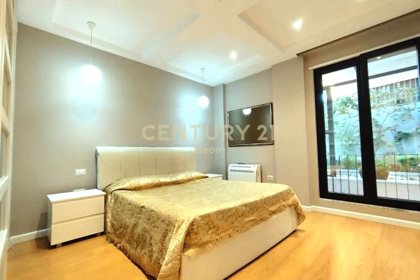 Shtepi ne shitje Vila Luksoze ne Tirane, 6+1, Mobilimi E mobiluar, Pagesa 800,000  Euro.