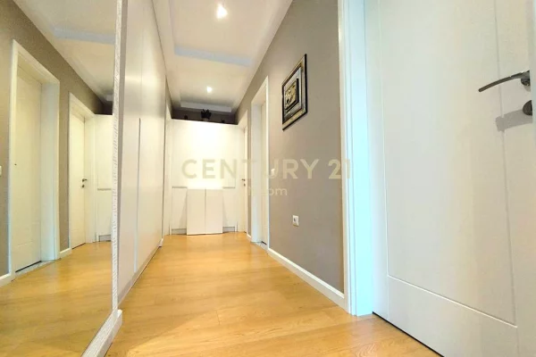 Shtepi ne shitje Vila Luksoze ne Tirane, 6+1, Mobilimi E mobiluar, Pagesa 800,000  Euro.