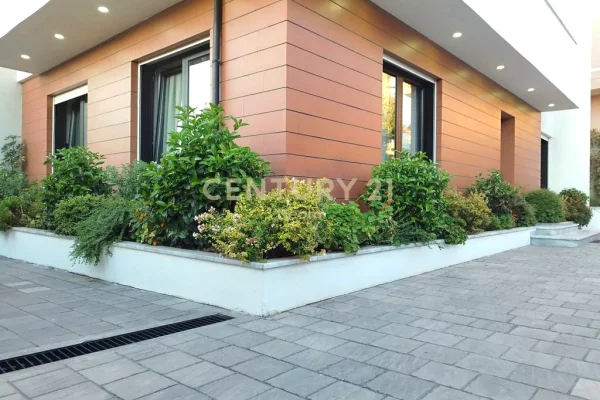 Shtepi ne shitje Vila Luksoze ne Tirane, 6+1, Mobilimi E mobiluar, Pagesa 800,000  Euro.