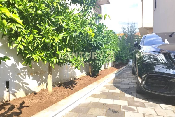 Shtepi ne shitje Vila Luksoze ne Tirane, 6+1, Mobilimi E mobiluar, Pagesa 800,000  Euro.