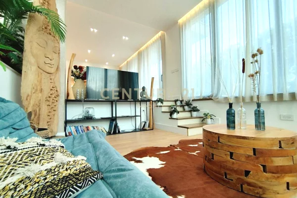 VILË UNIKE PËR SHITJE NË PETRELË